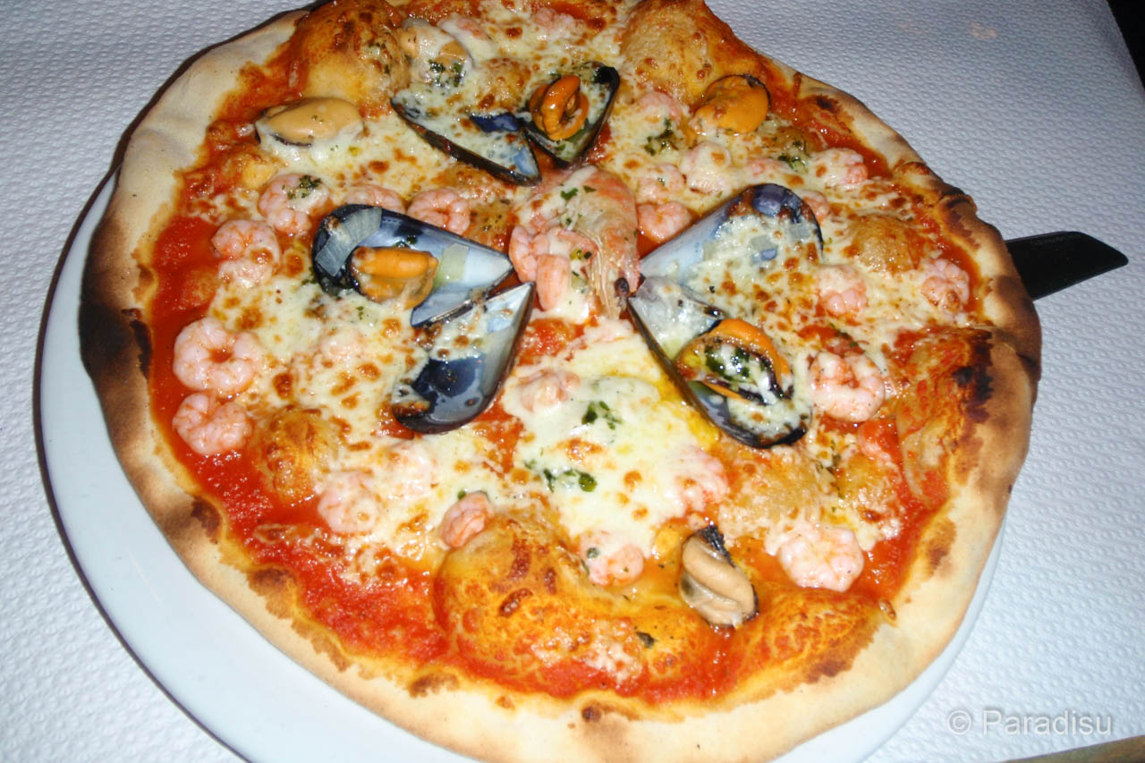 Pizza mit Meeresfrüchten - pizza aux fruits de mer